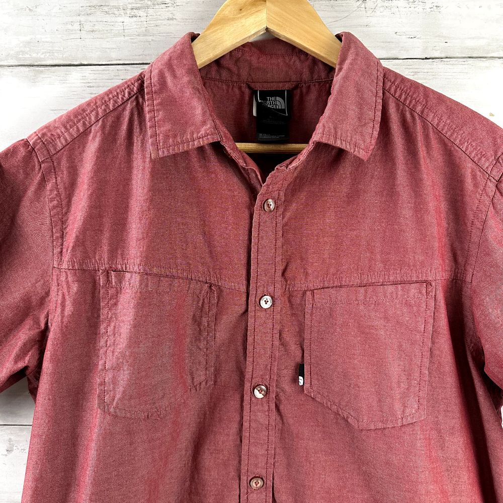 The North Face Short Sleeve‎ Button up Shirt Mens Red Size Medium Metallic - Picture 2 of 11